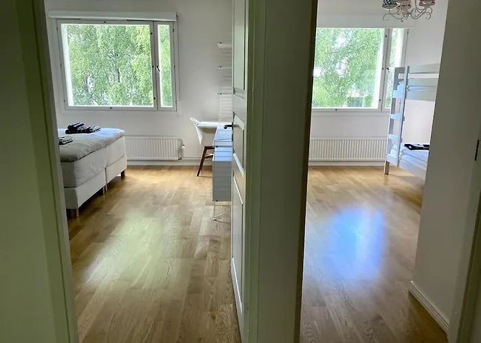 2 Bedroom Apartment W/ Balcony, Wifi, Parking